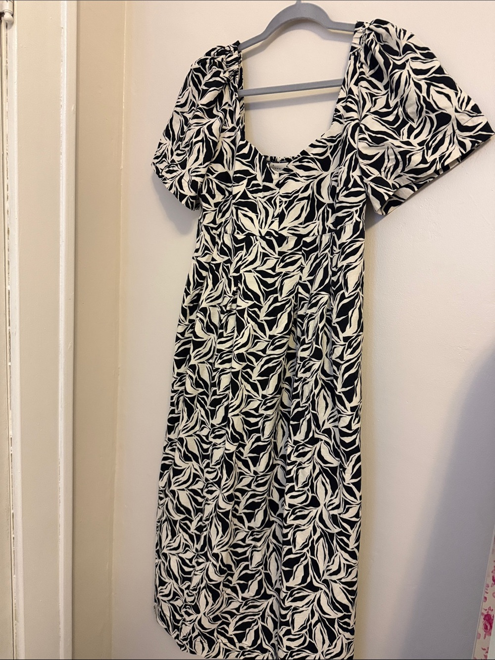 a new day Black & Cream Leaf-Print Puff Sleeve Midi Dress